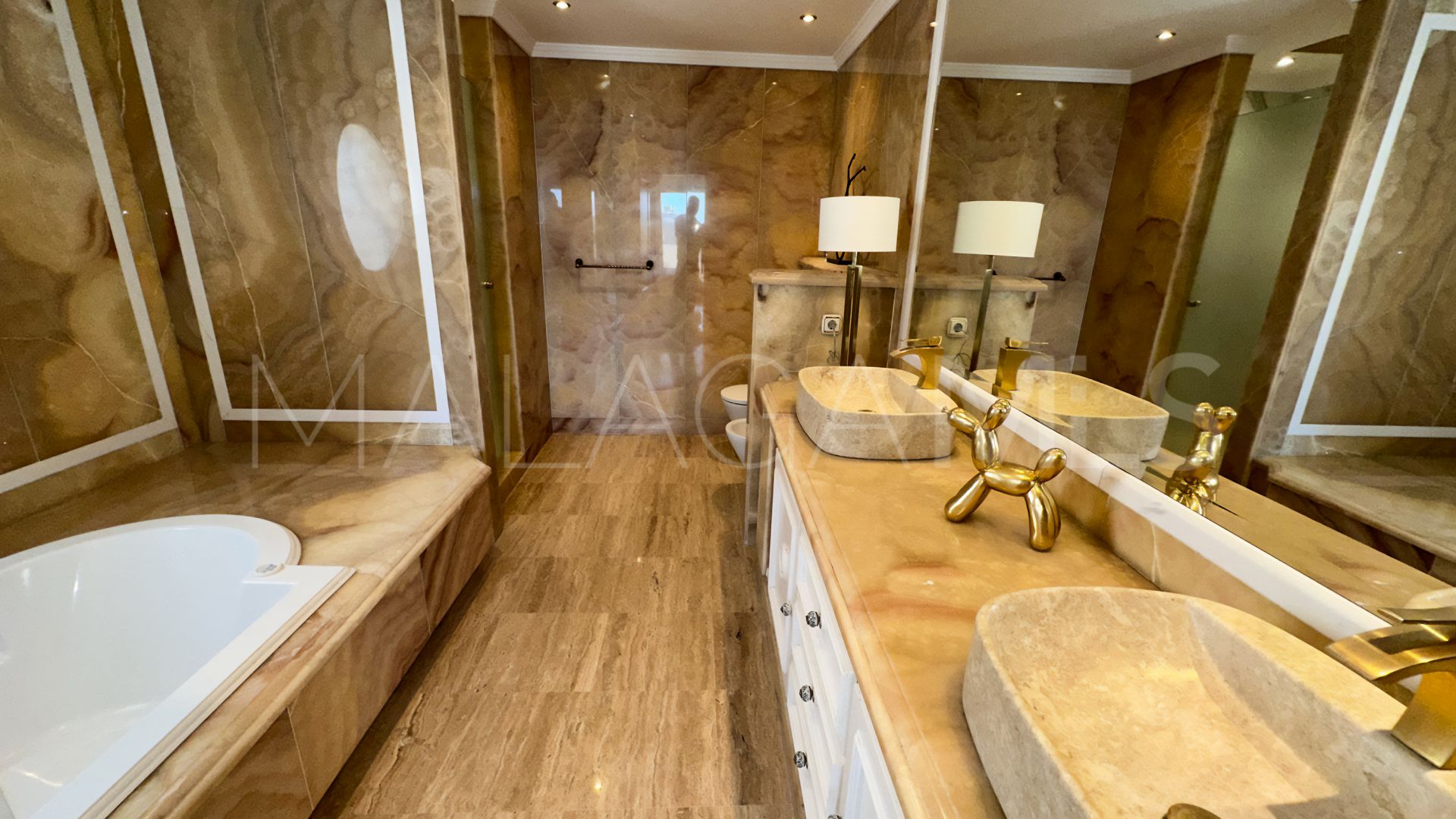 Se vende atico duplex in Lomas de Sierra Blanca with 3 bedrooms