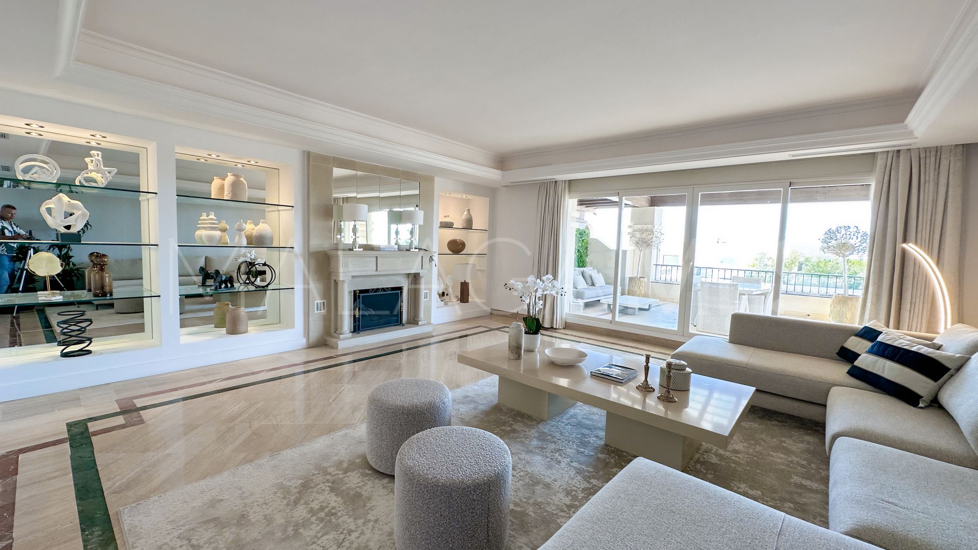 Se vende atico duplex in Lomas de Sierra Blanca with 3 bedrooms