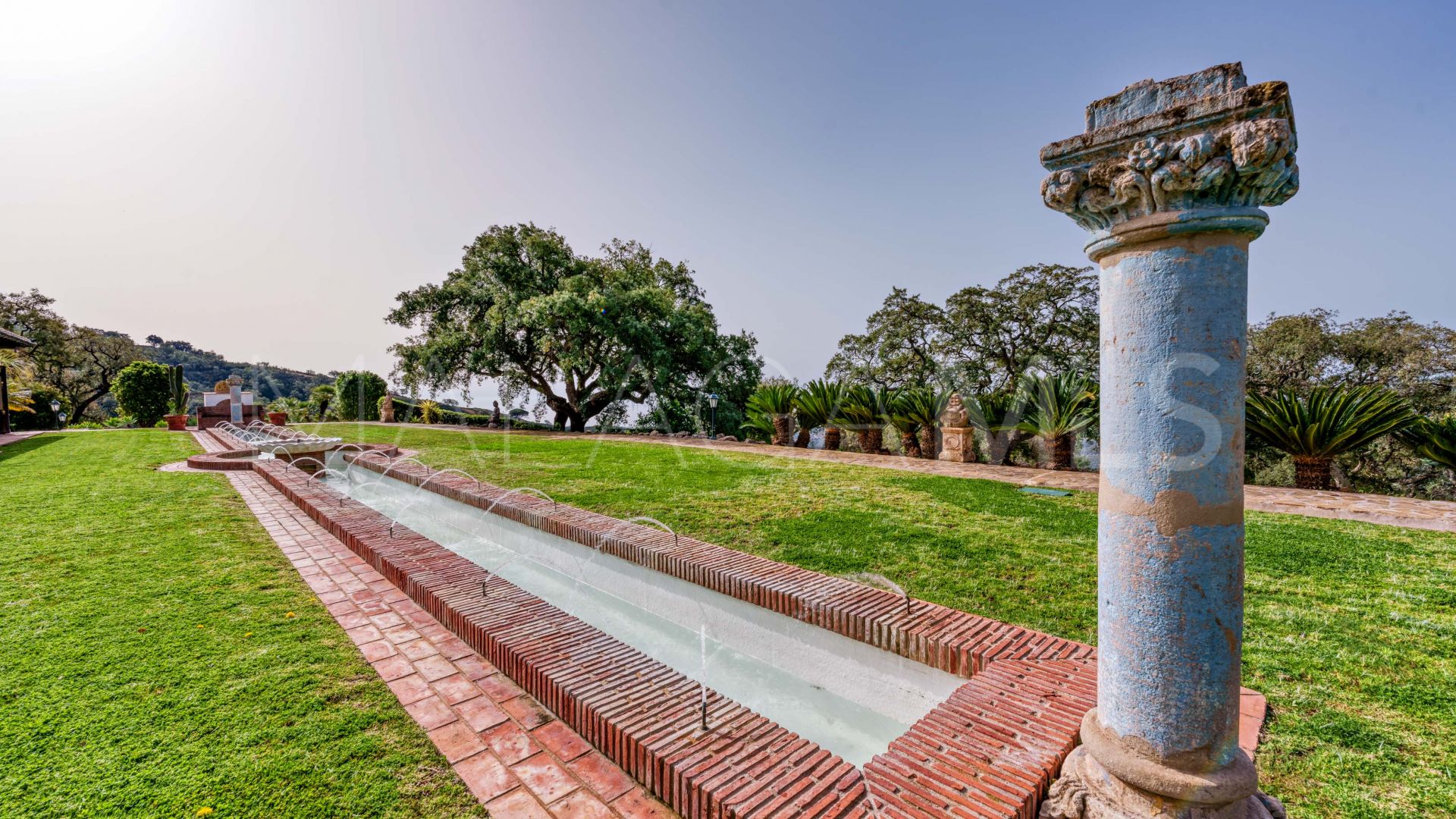 For sale villa in La Mairena with 7 bedrooms