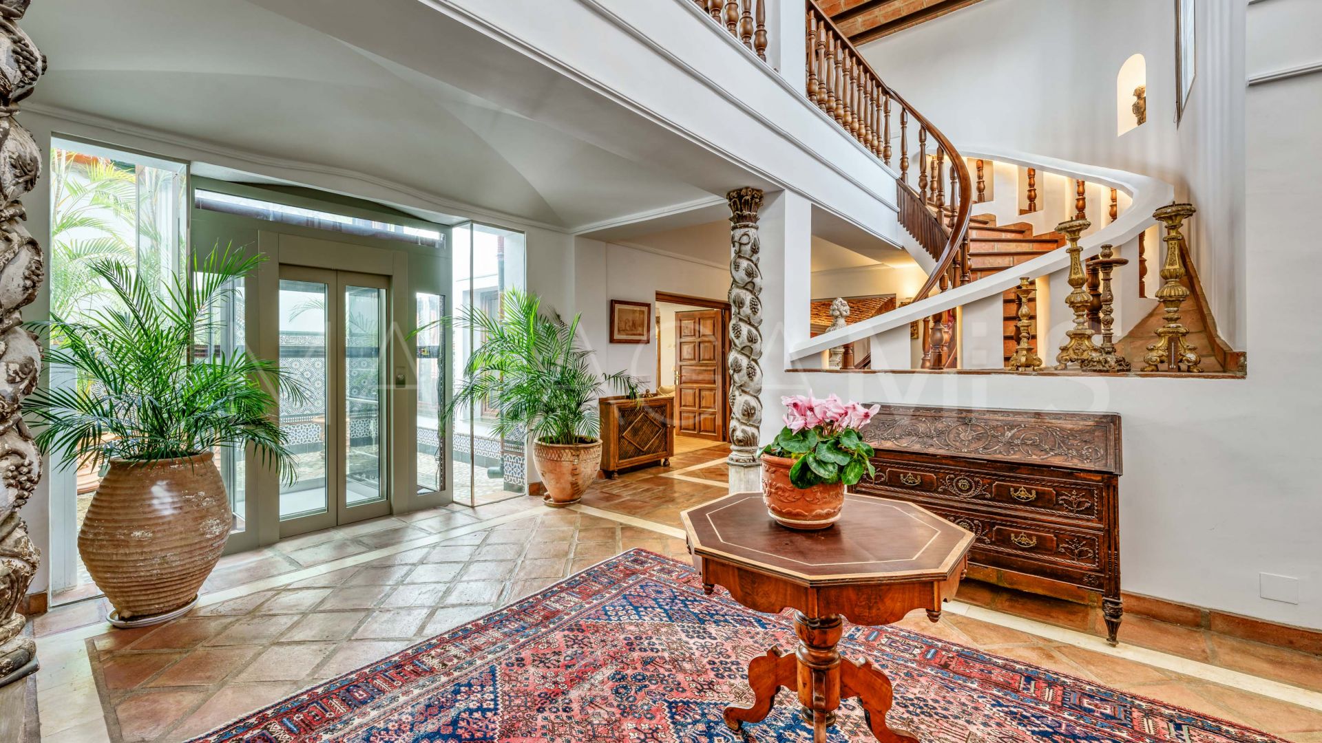 For sale villa in La Mairena with 7 bedrooms