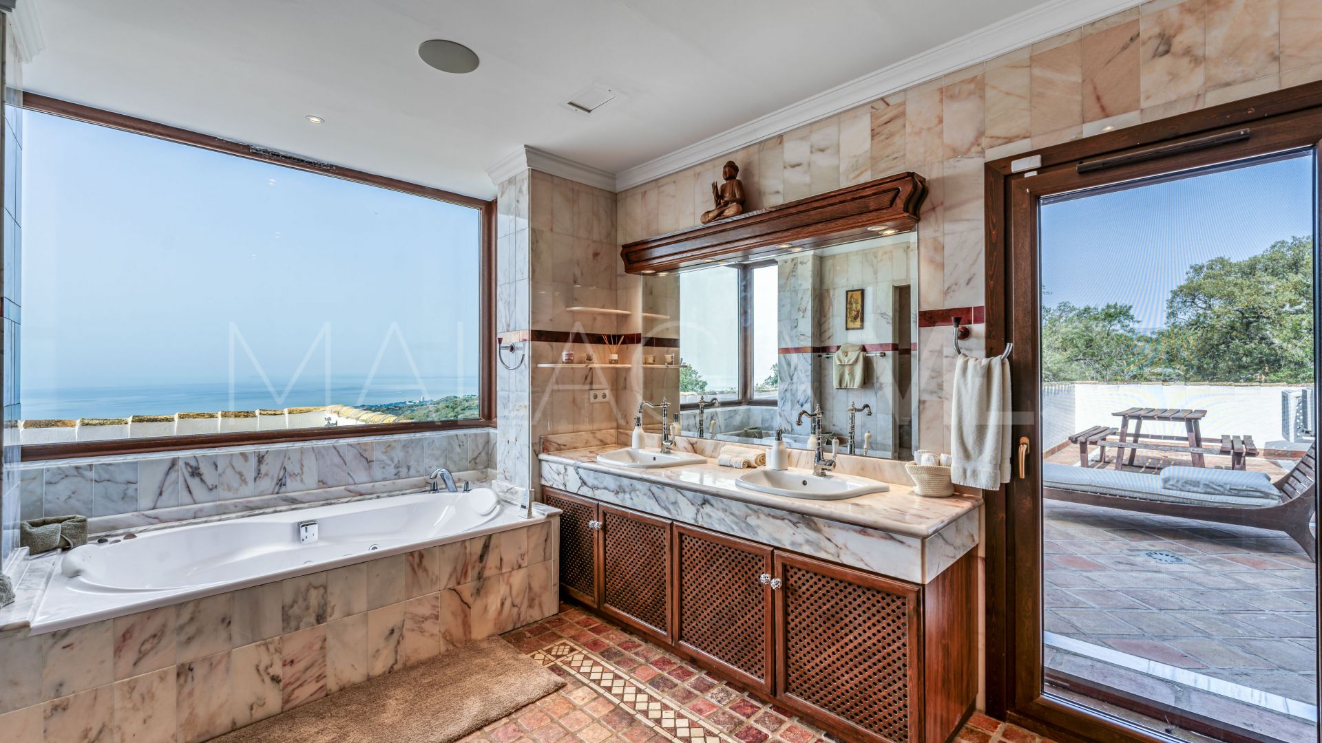 For sale villa in La Mairena with 7 bedrooms