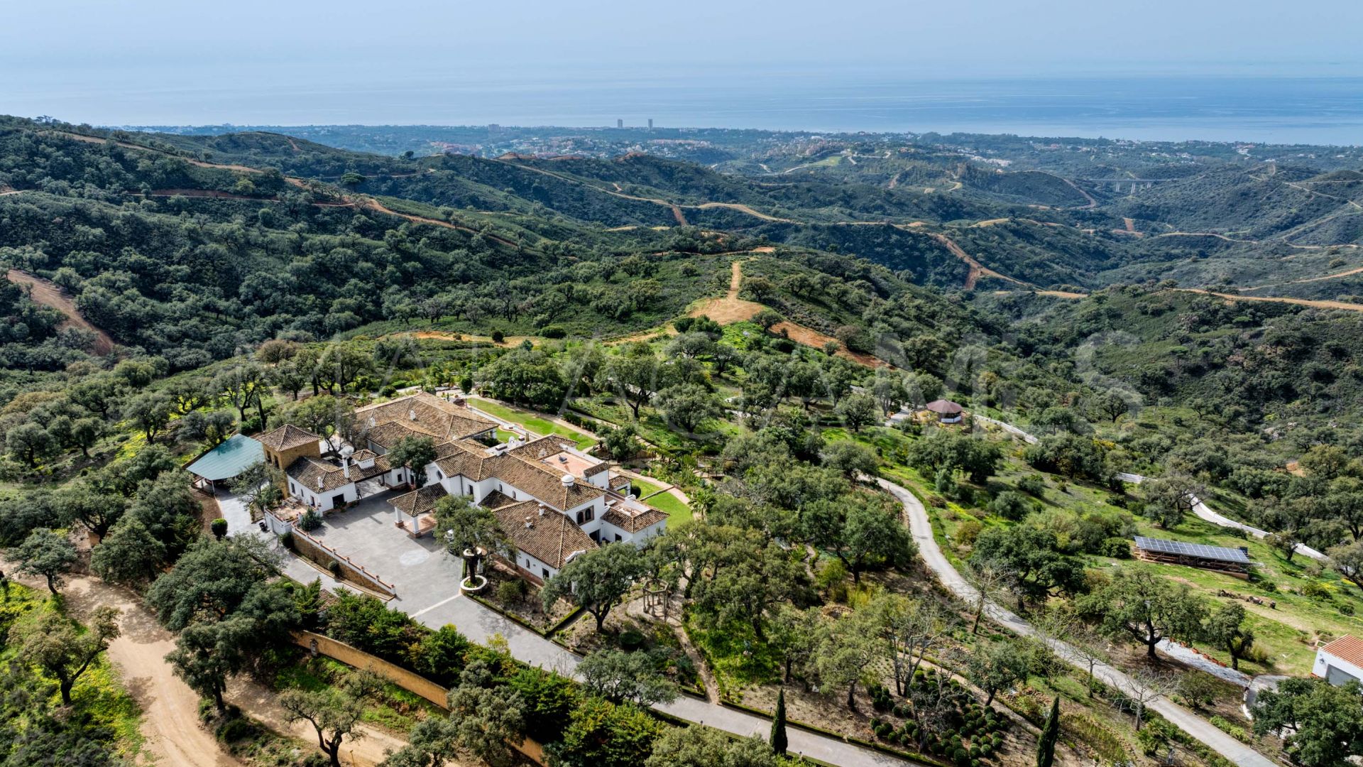 For sale villa in La Mairena with 7 bedrooms