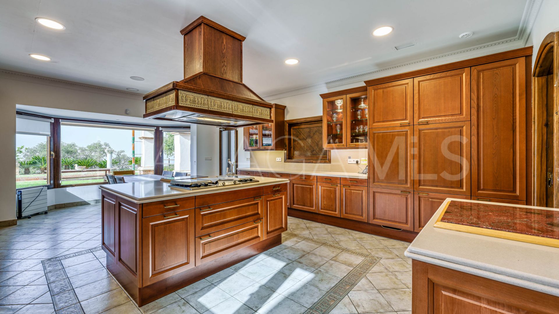 For sale villa in La Mairena with 7 bedrooms