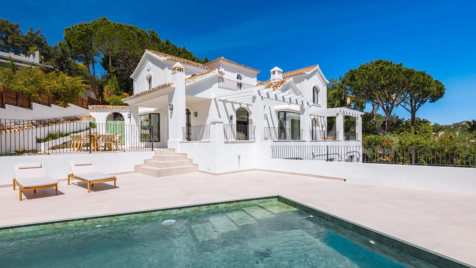 Villa for sale in Benahavis