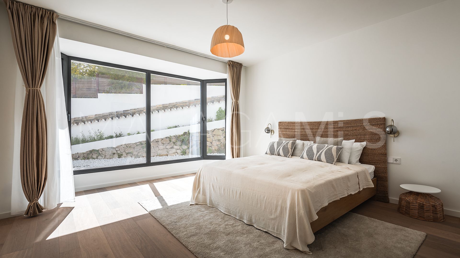 Villa for sale in Benahavis