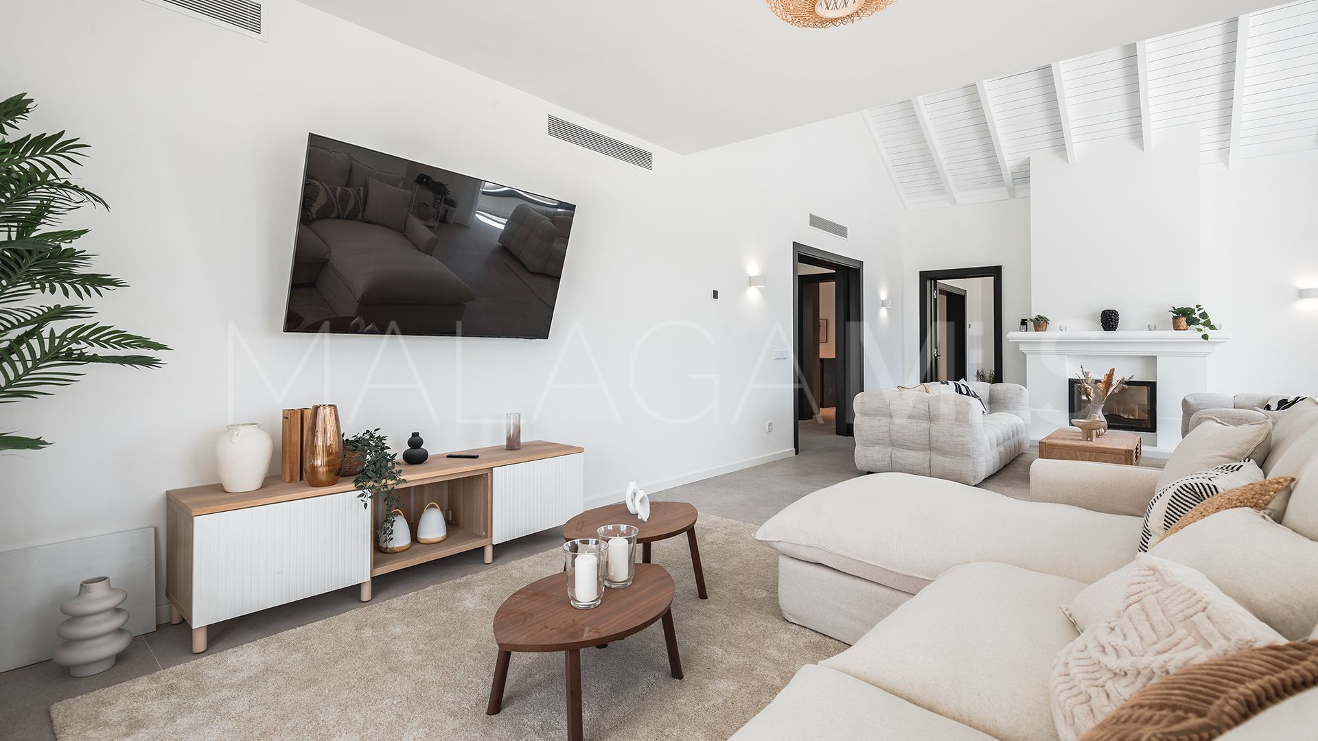 Villa for sale in Benahavis