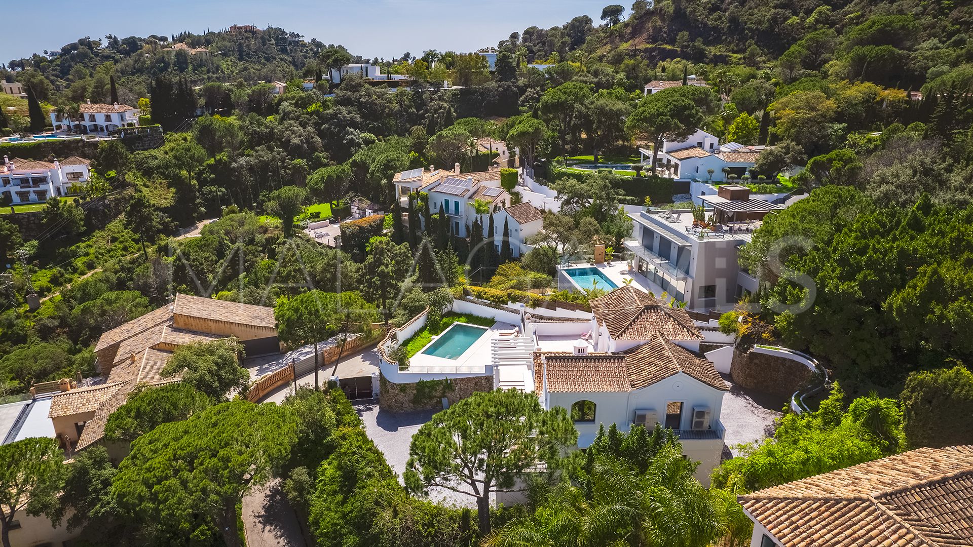 Villa for sale in Benahavis