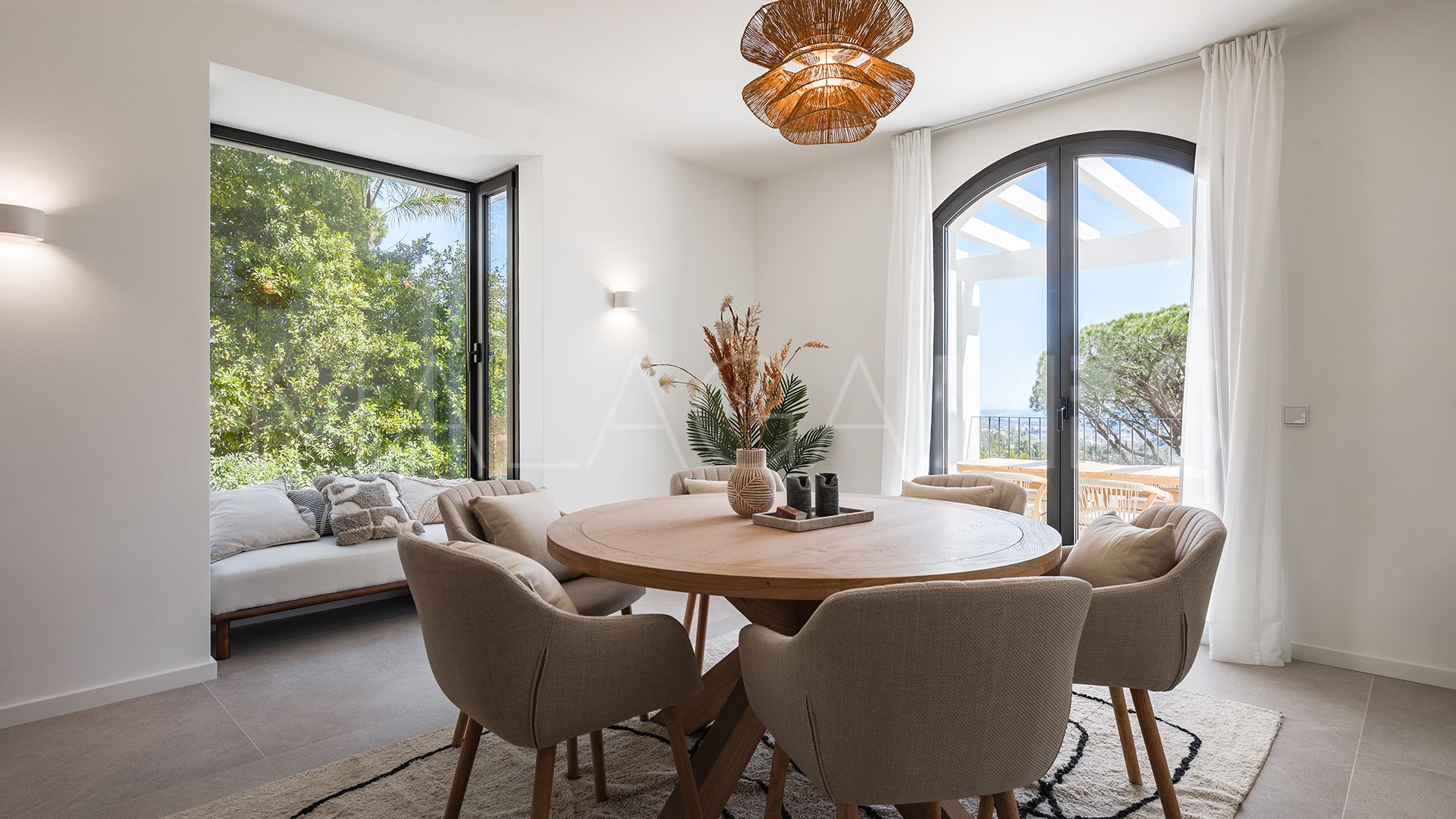 Villa for sale in Benahavis