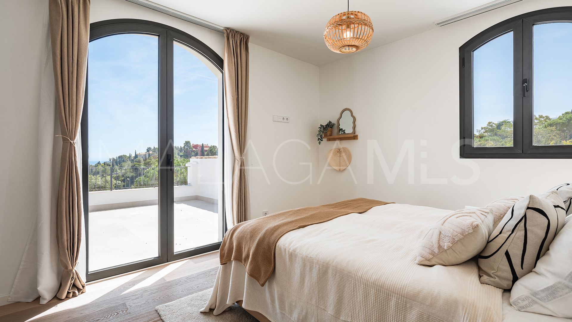 Villa for sale in Benahavis