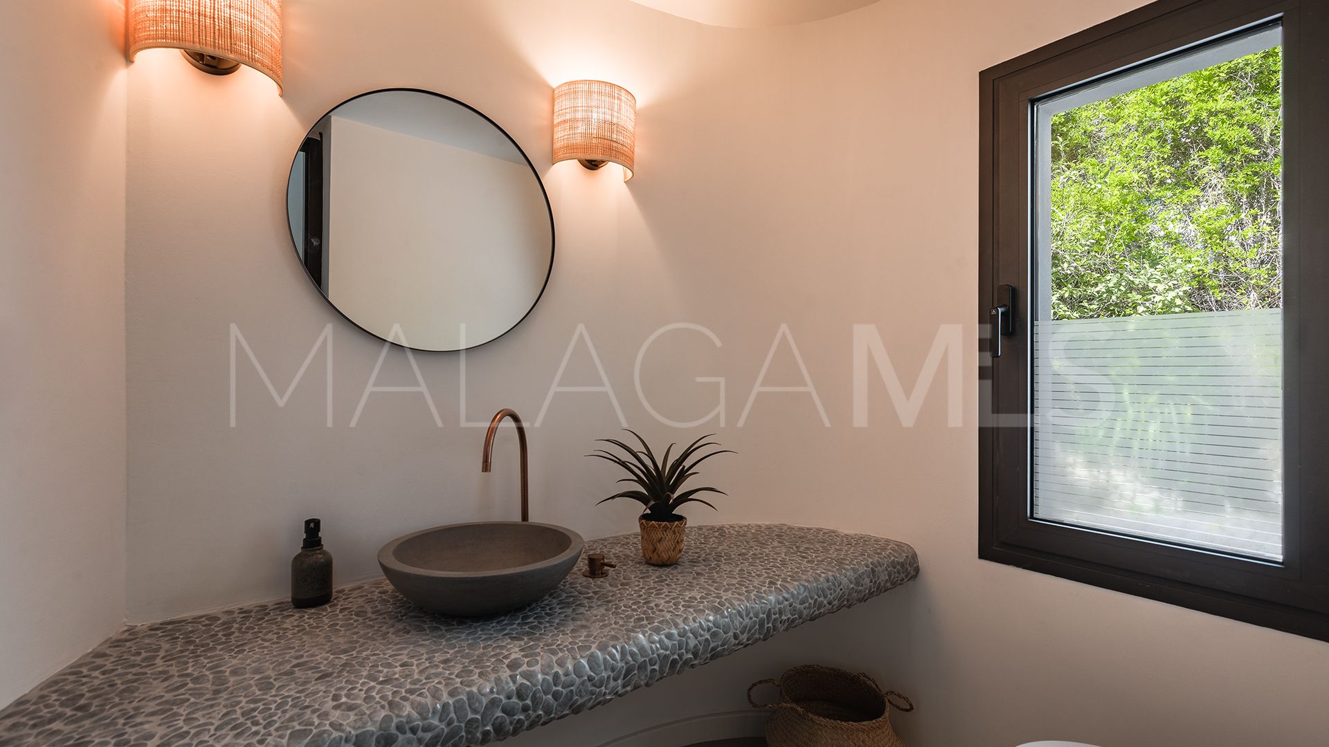 Villa for sale in Benahavis