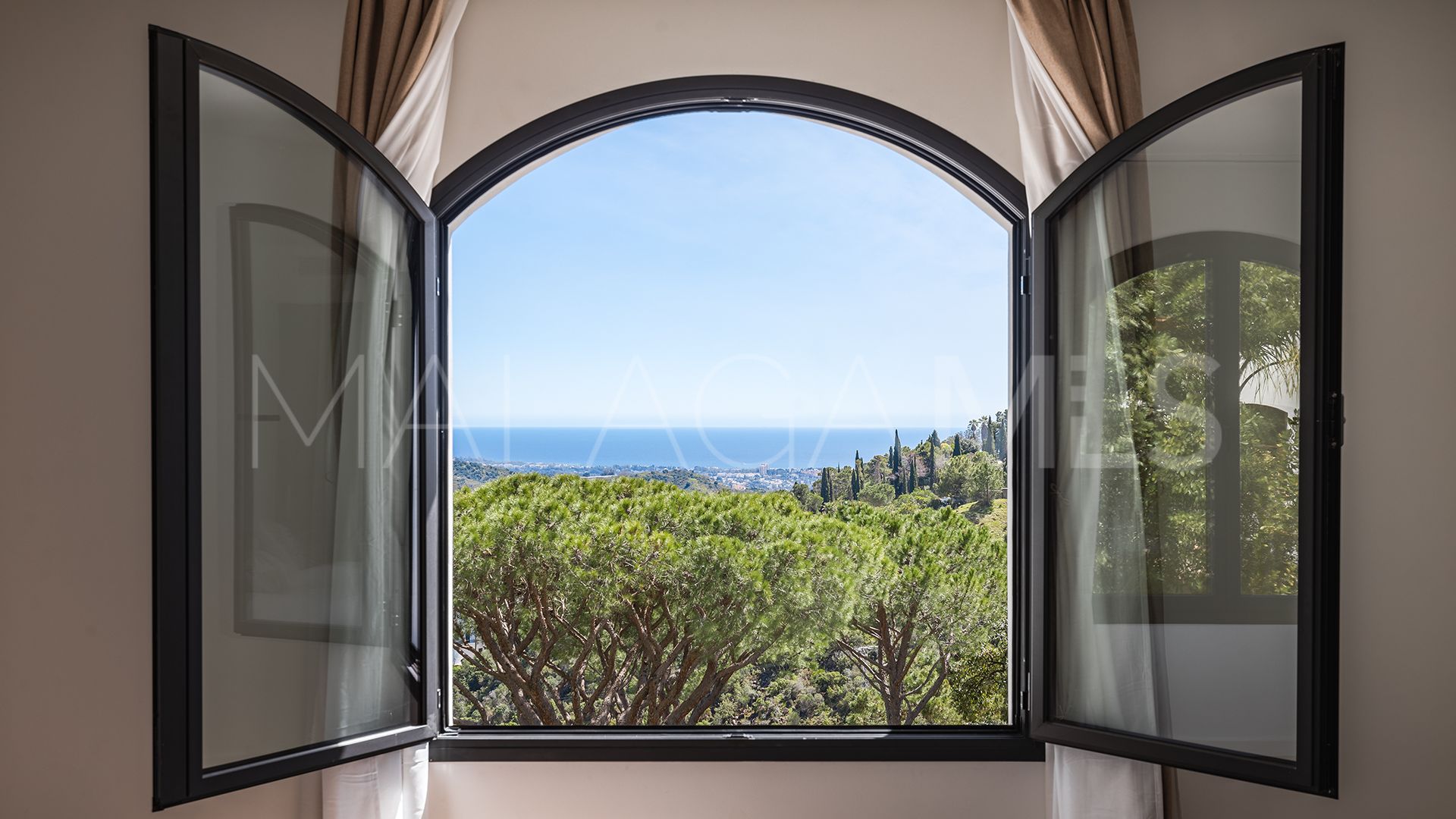 Villa for sale in Benahavis