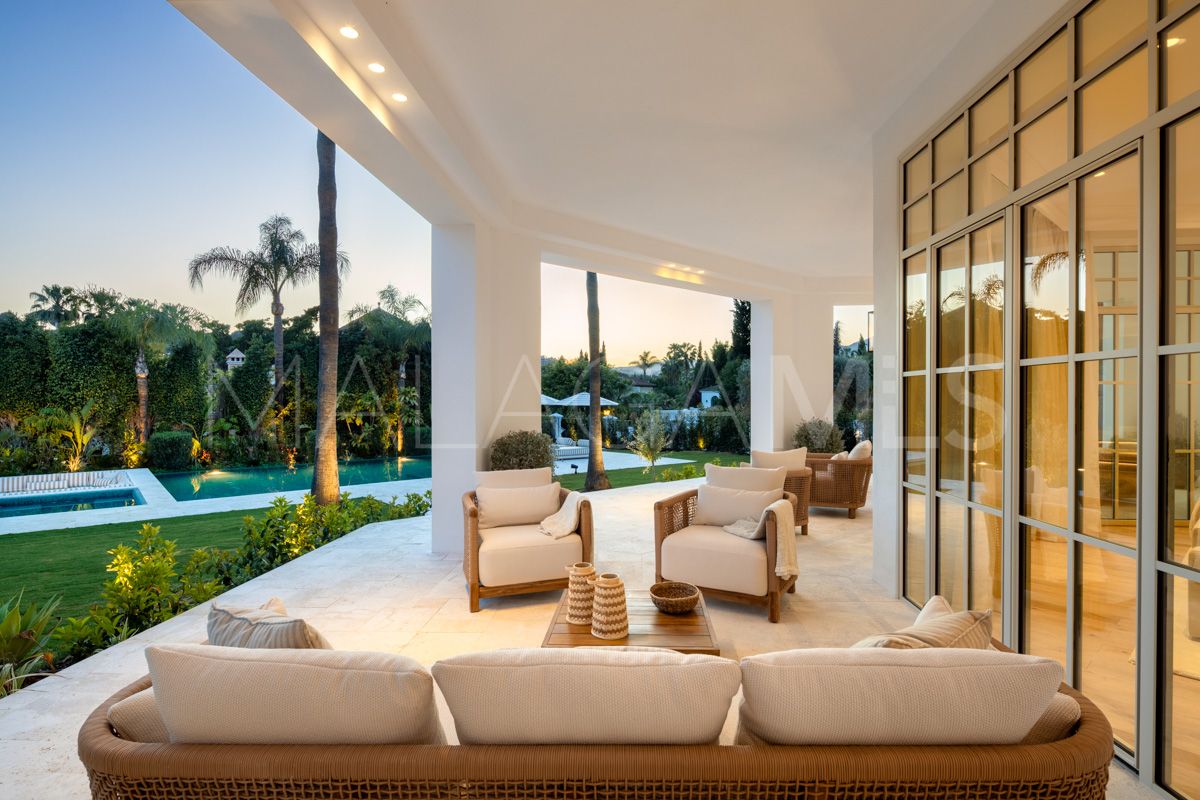 Villa for sale in Nueva Andalucia