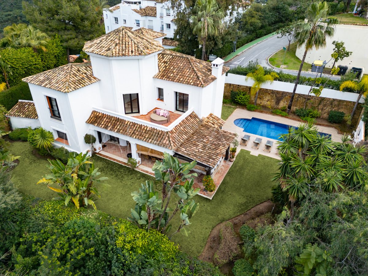 4 bedrooms villa in Benahavis for sale