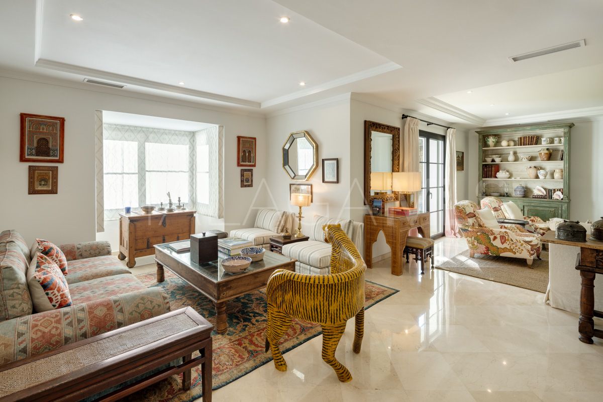 4 bedrooms villa in Benahavis for sale