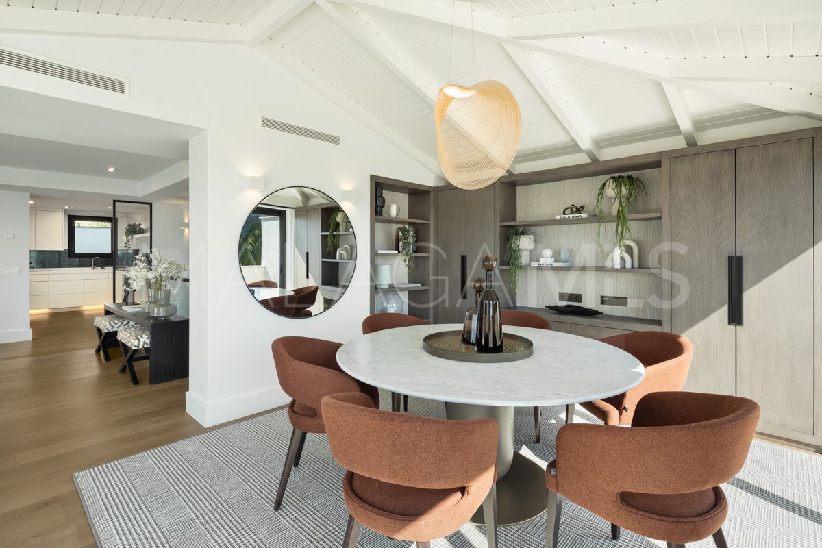 Villa with 5 bedrooms a la venta in Nueva Andalucia