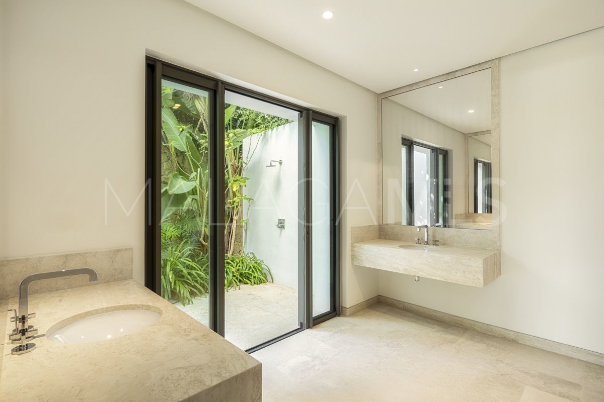 Villa for sale in Finca Cortesin de 5 bedrooms