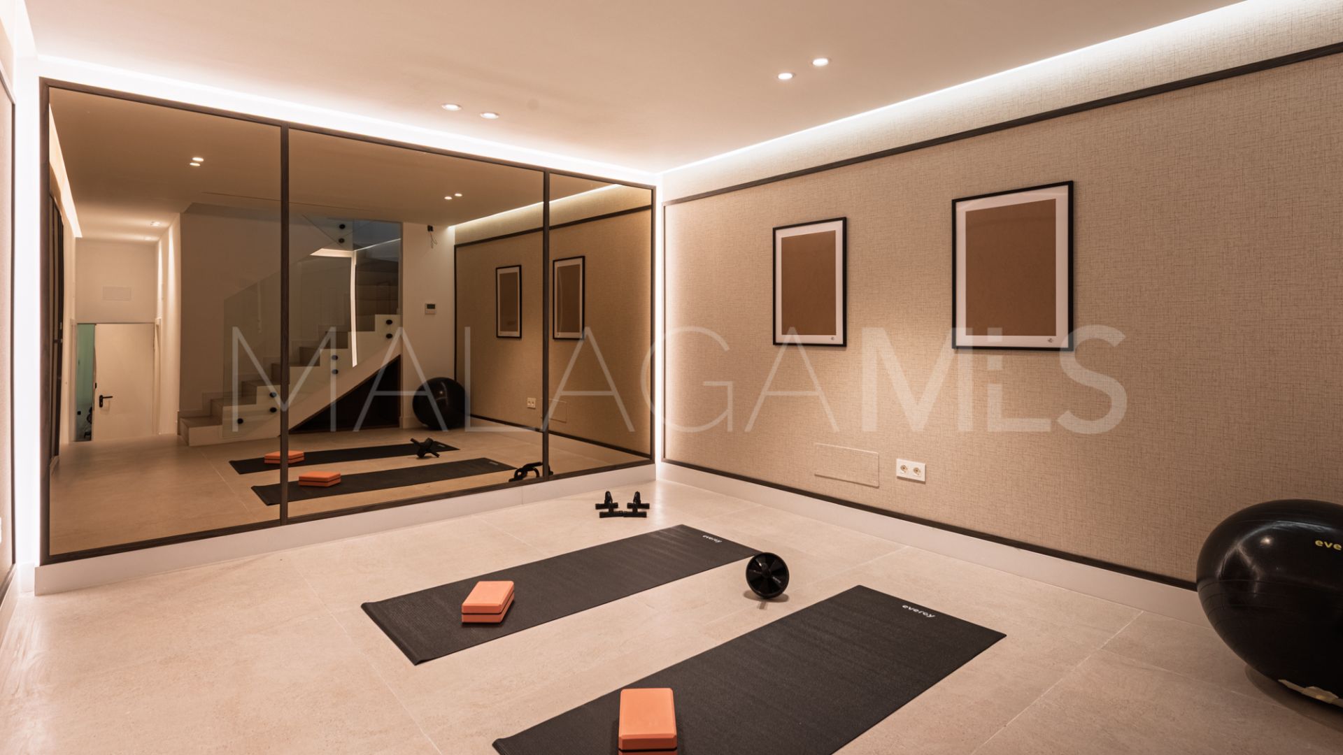 Radhus for sale in Marbella Golden Mile