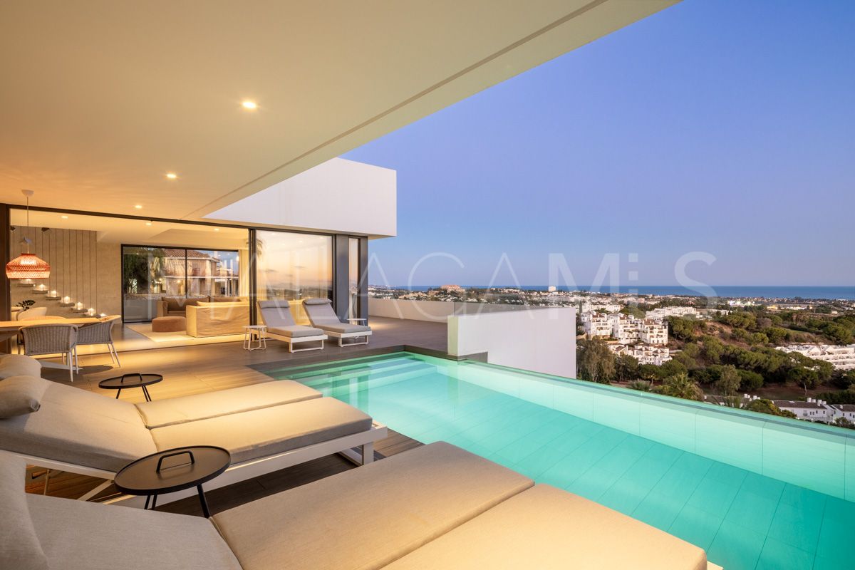 Villa for sale in Benahavis