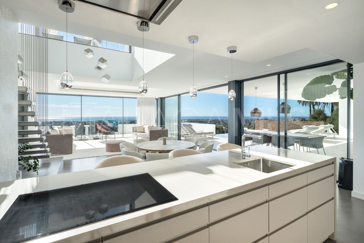 Villa for sale in Benahavis