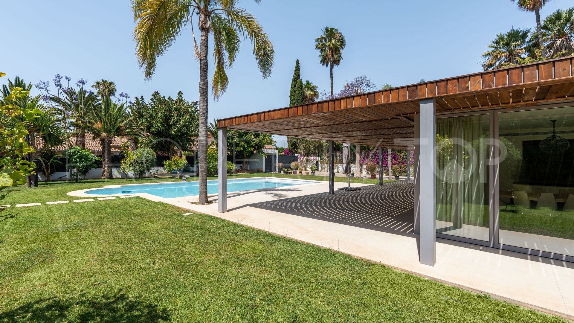 For sale Guadalmina Baja villa with 9 bedrooms