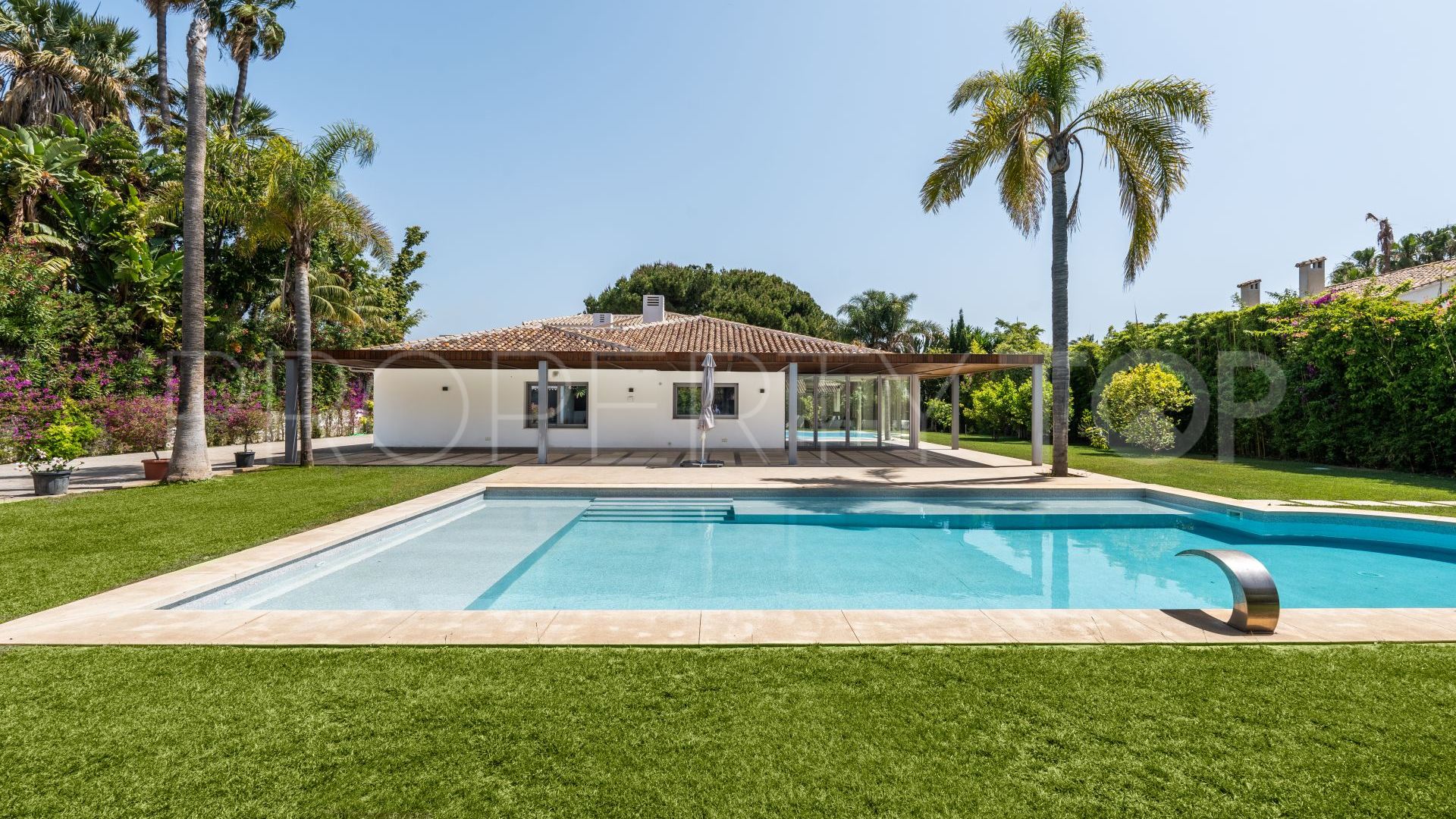 For sale Guadalmina Baja villa with 9 bedrooms