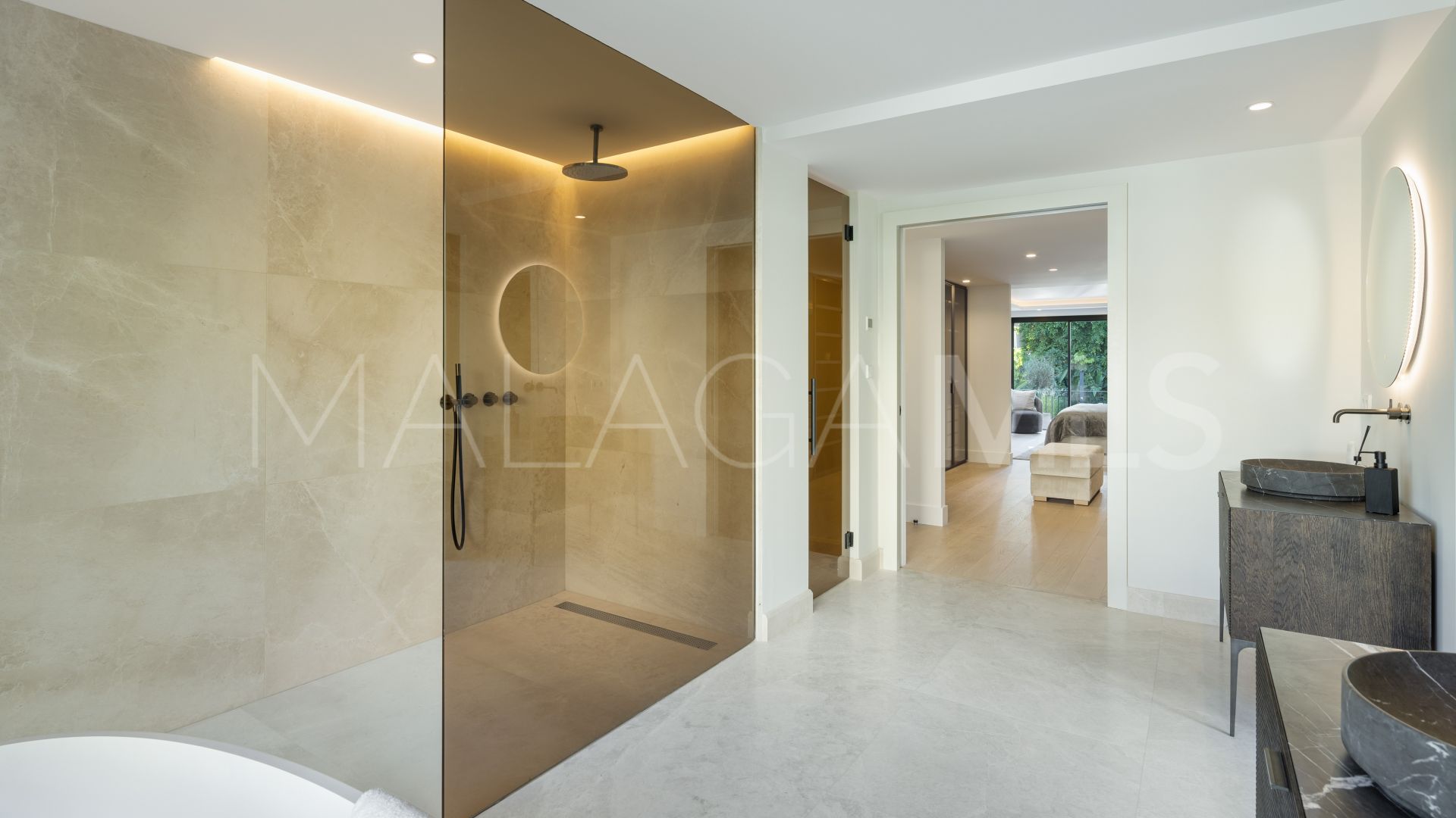 Se vende villa de 5 bedrooms in Nueva Andalucia