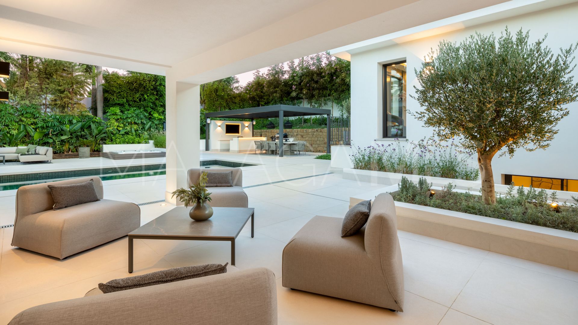 Se vende villa de 5 bedrooms in Nueva Andalucia