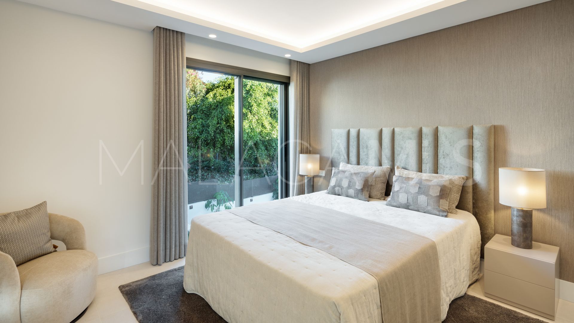 Se vende villa de 5 bedrooms in Nueva Andalucia