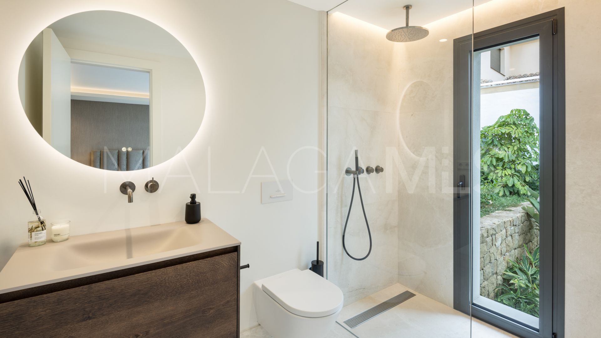 Se vende villa de 5 bedrooms in Nueva Andalucia