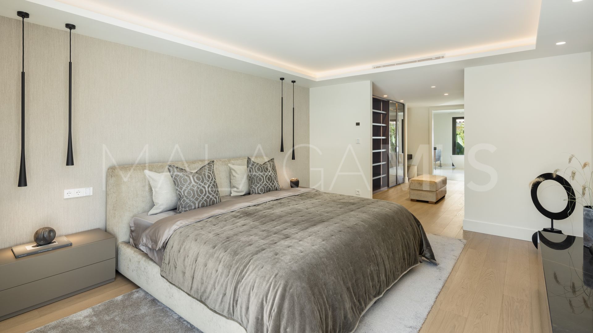 Se vende villa de 5 bedrooms in Nueva Andalucia