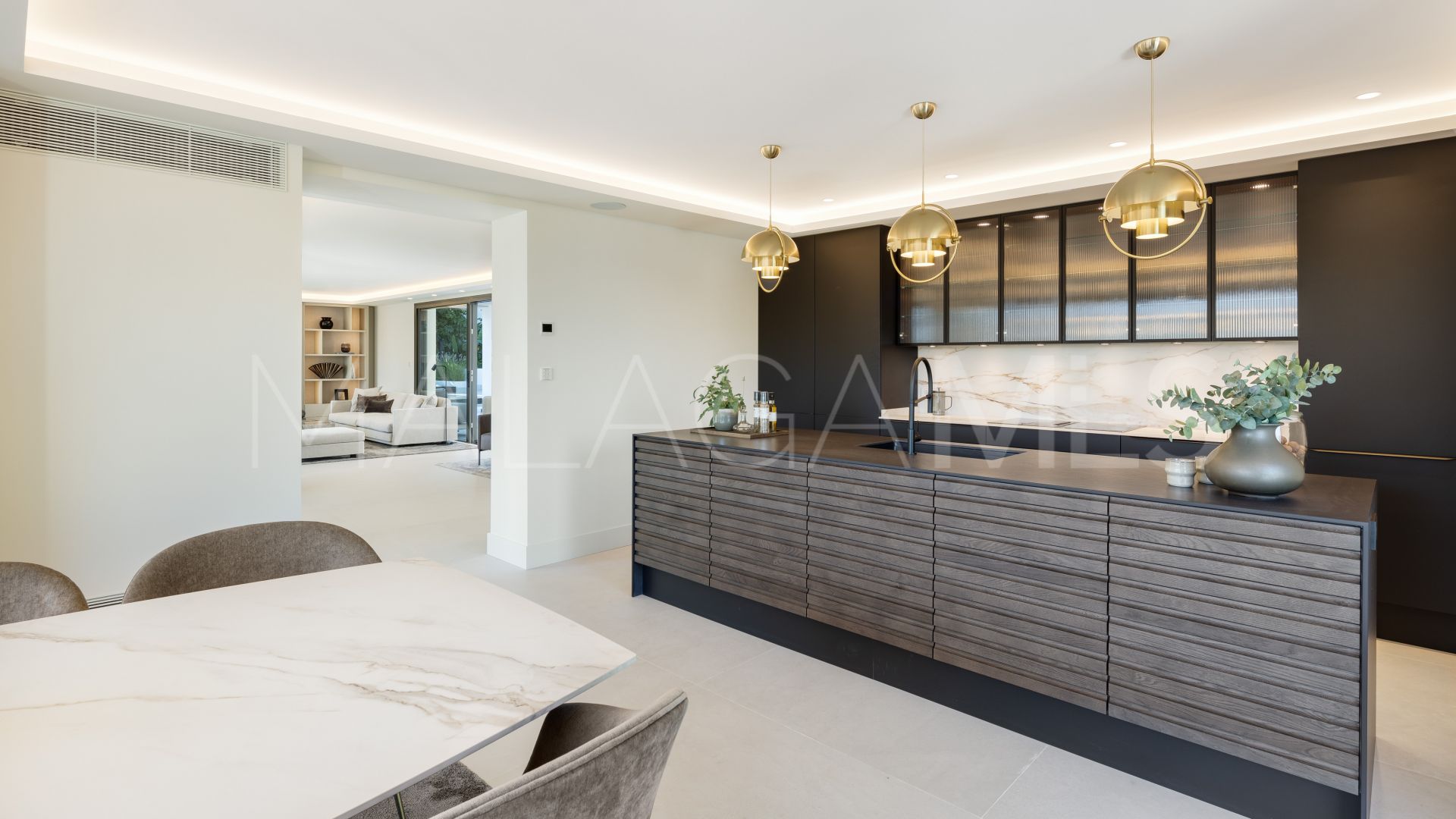 Se vende villa de 5 bedrooms in Nueva Andalucia