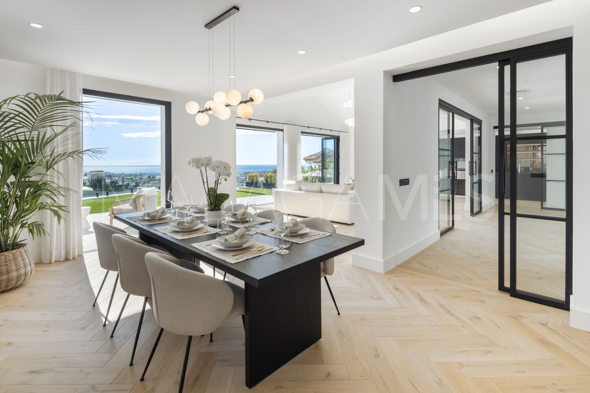 Villa for sale in Benahavis