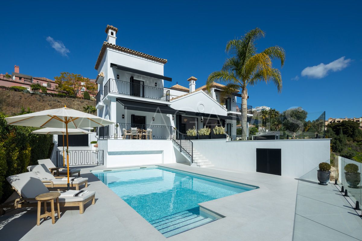 Villa for sale in Benahavis