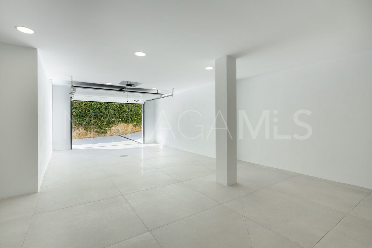 Villa for sale in Benahavis