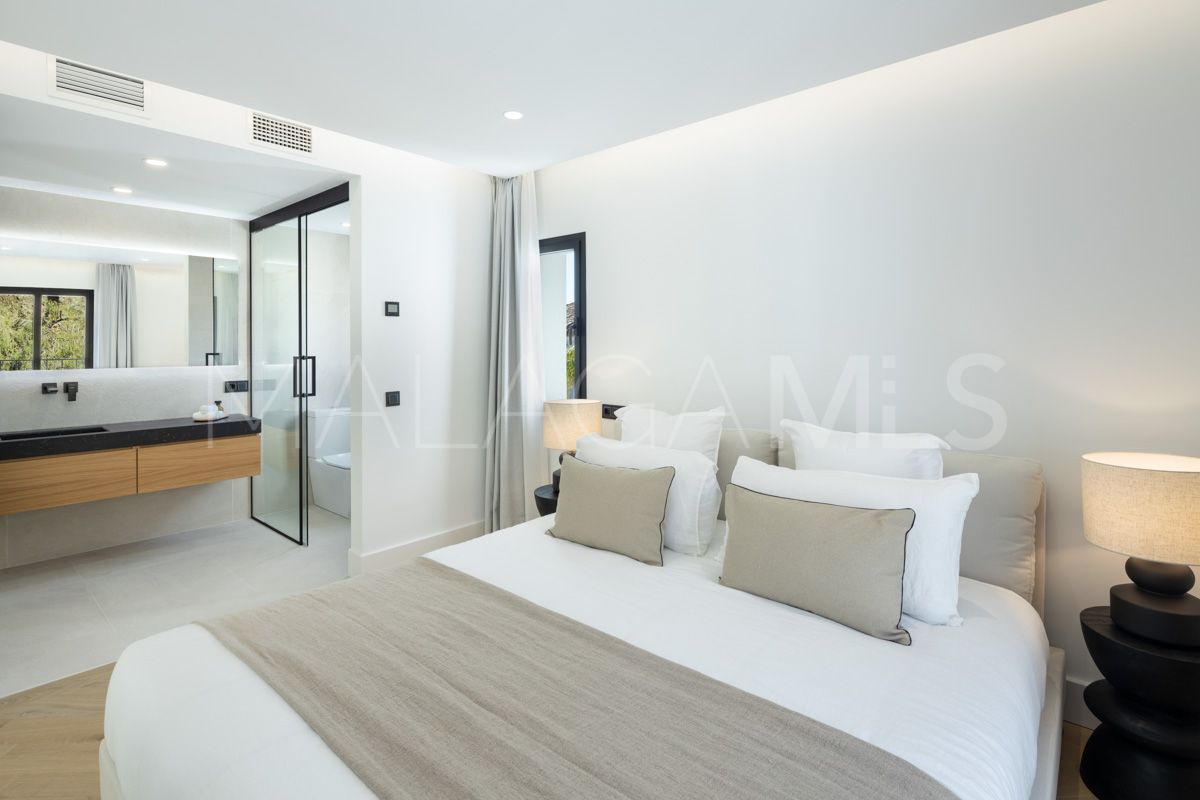 Villa for sale in Benahavis