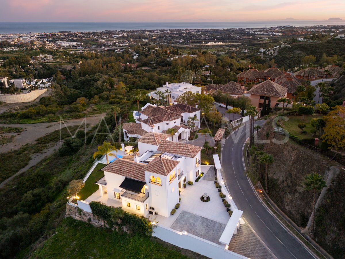 Villa for sale in Benahavis