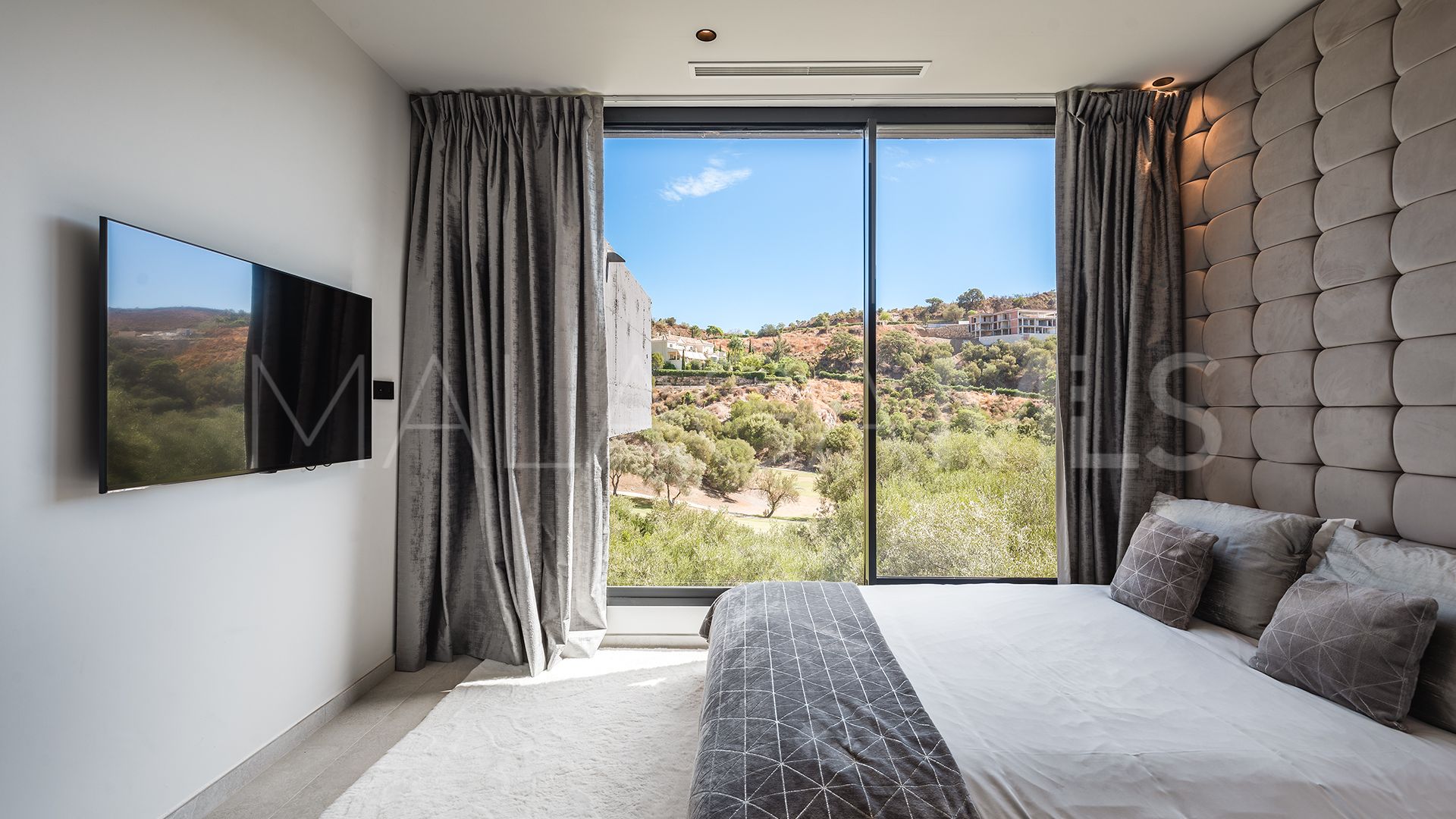 Villa for sale in Marbella City