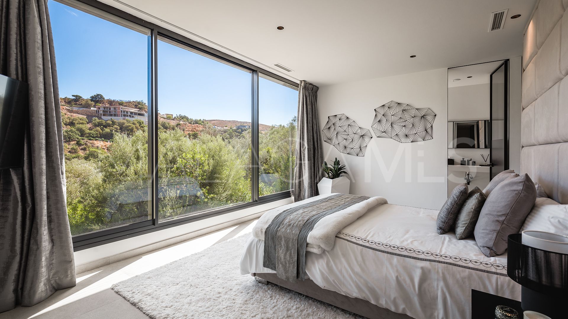 Villa for sale in Marbella City