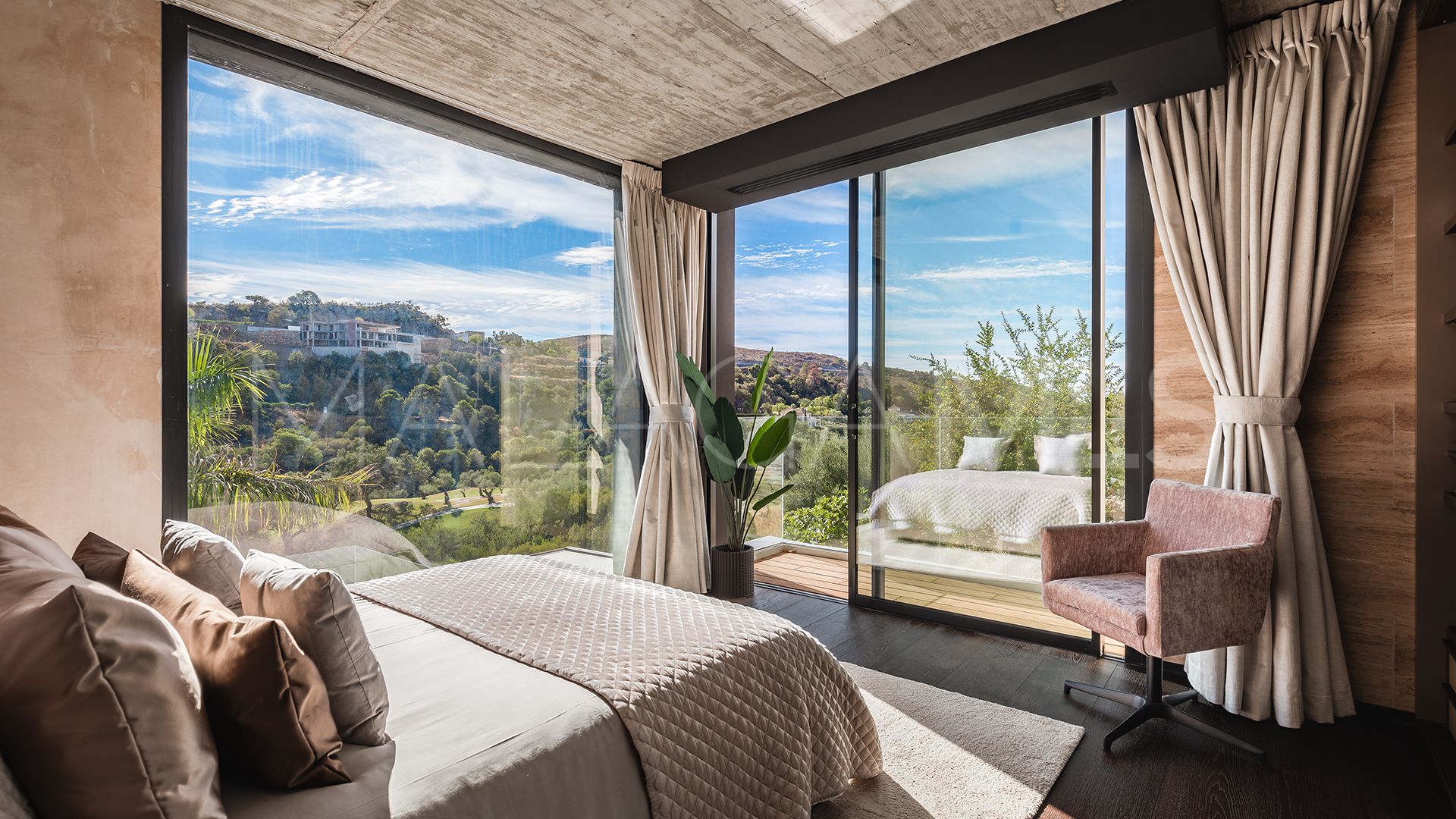 Villa for sale in Marbella City
