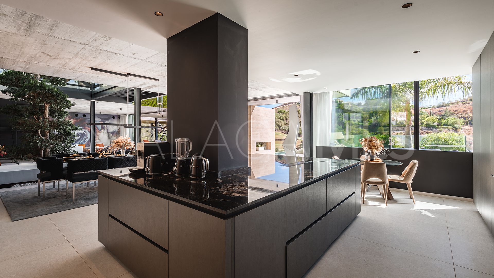 Villa for sale in Marbella City