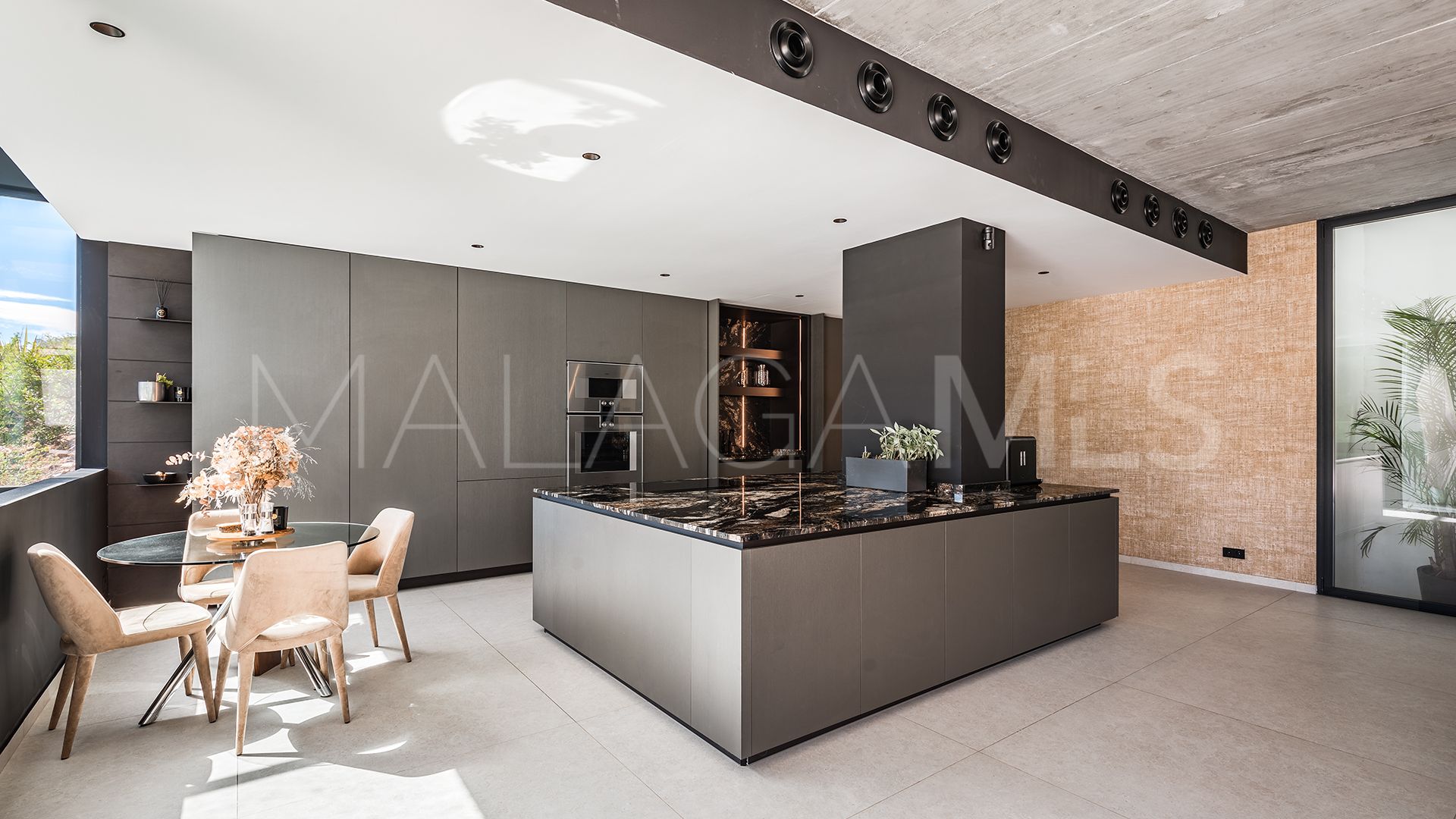 Villa for sale in Marbella City