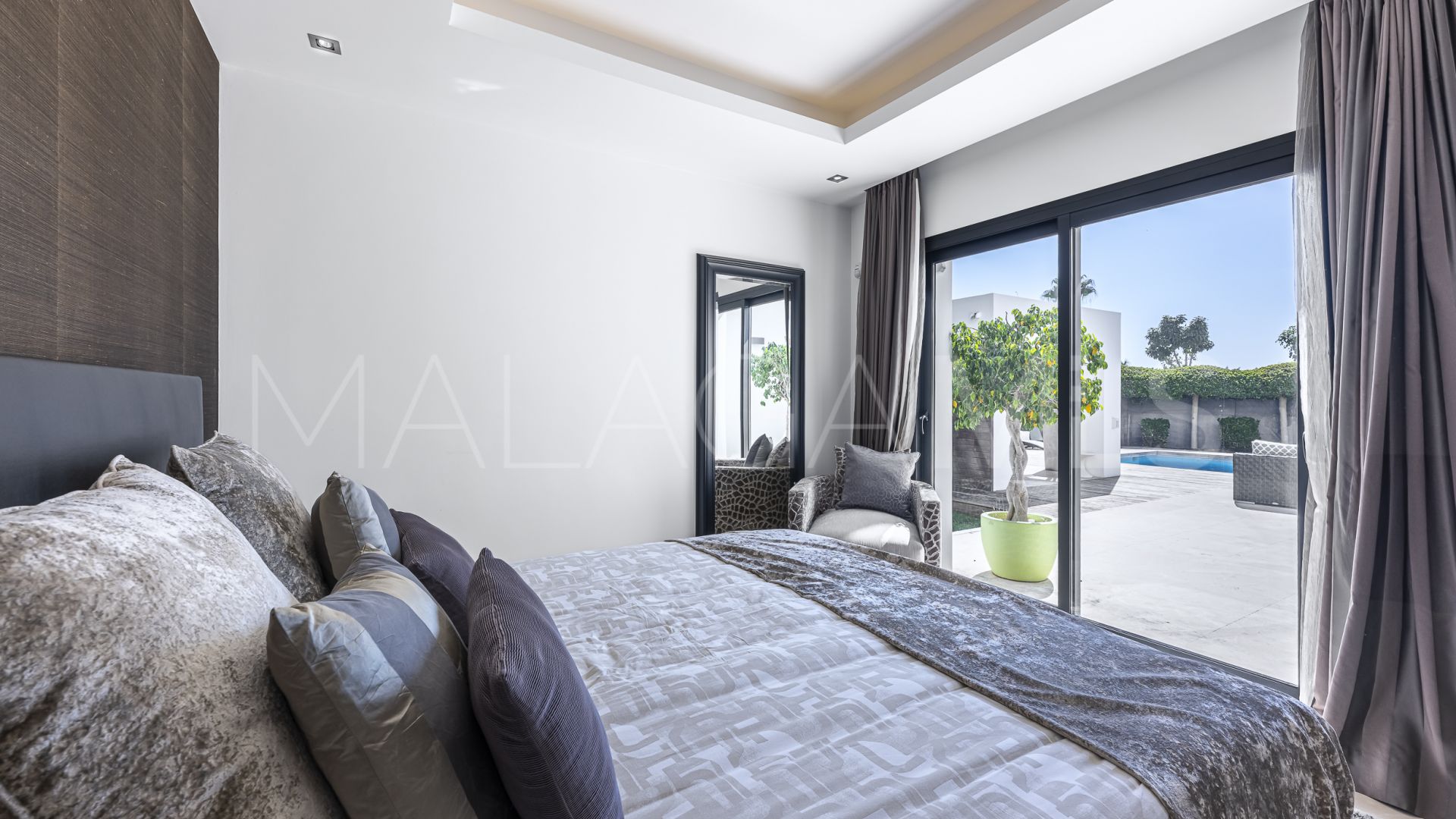 Villa for sale in Altos de Puente Romano