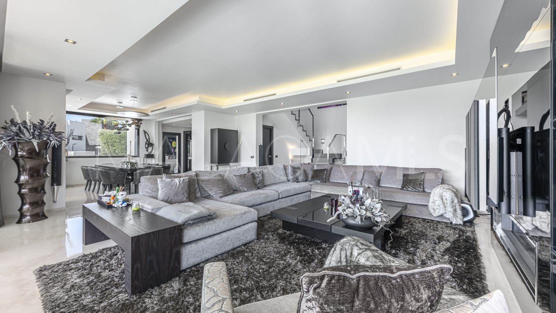 Villa for sale in Altos de Puente Romano