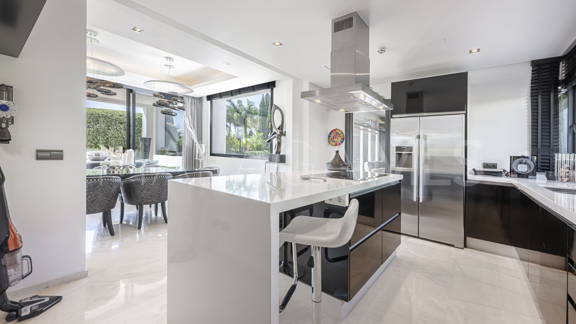 Villa for sale in Altos de Puente Romano