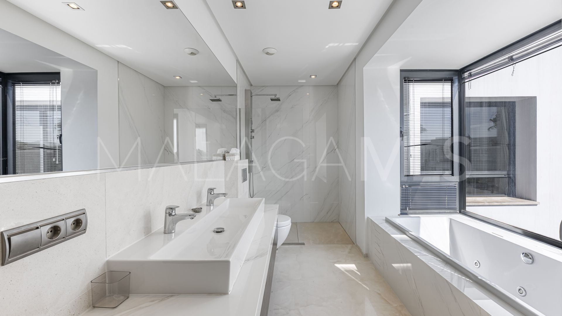 Villa for sale in Altos de Puente Romano