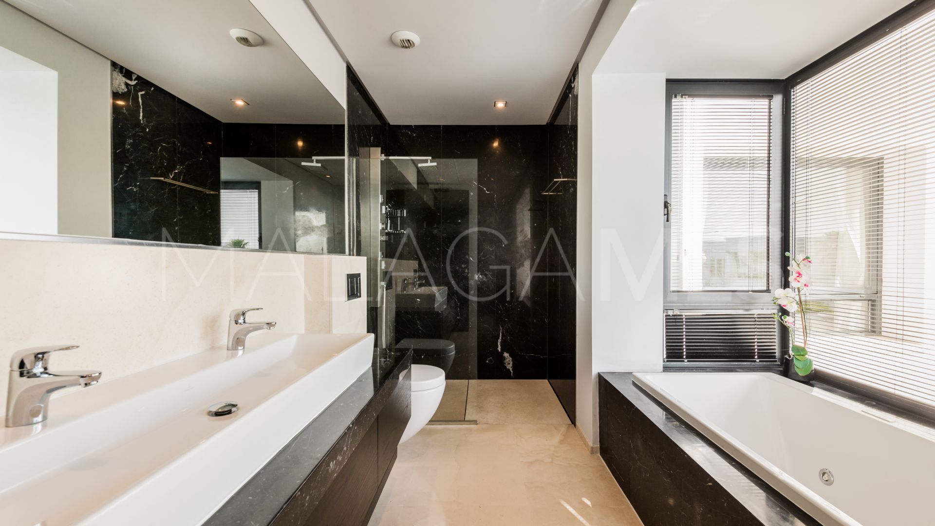 Villa for sale in Altos de Puente Romano