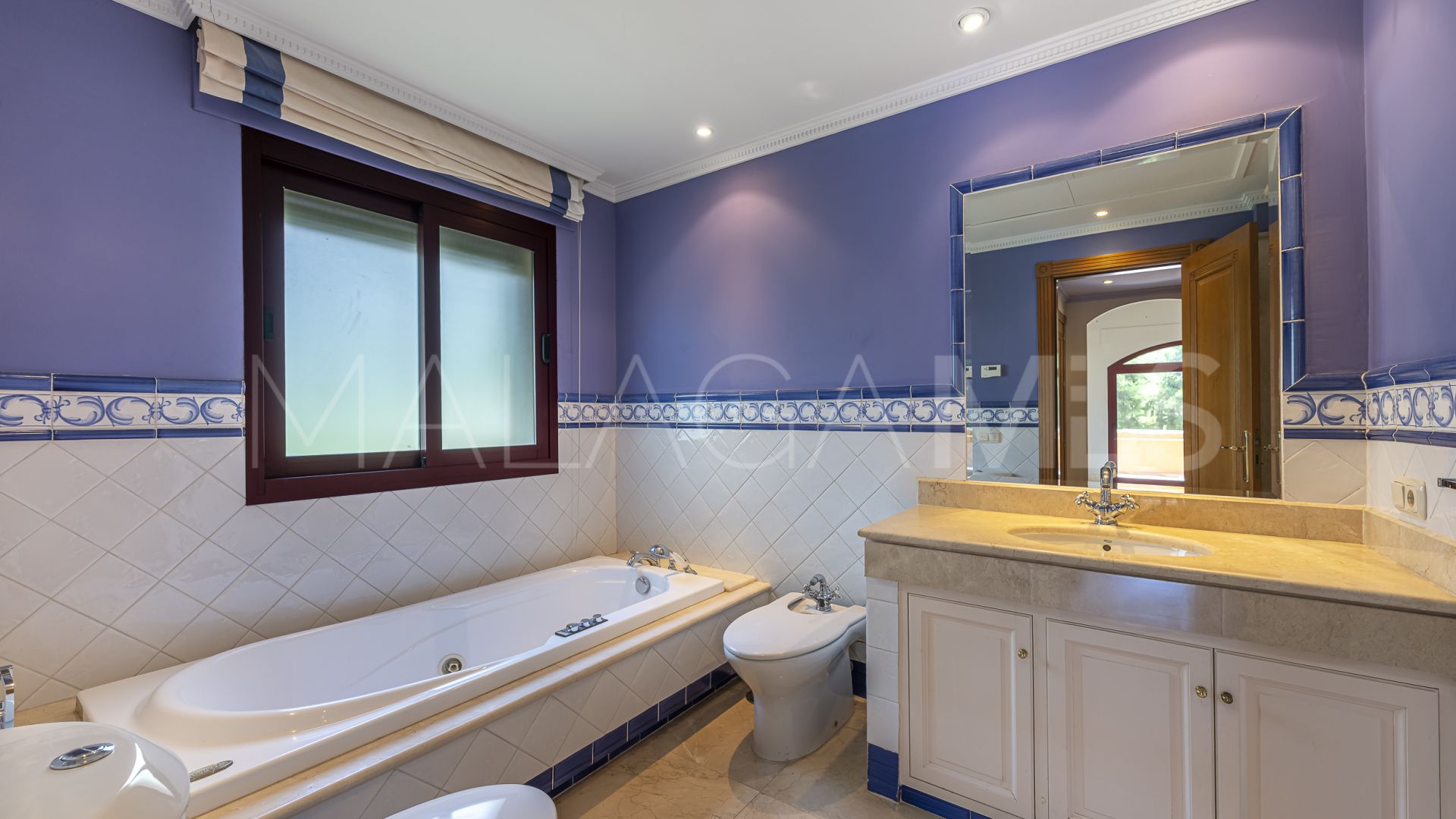 Villa for sale in Altos Reales