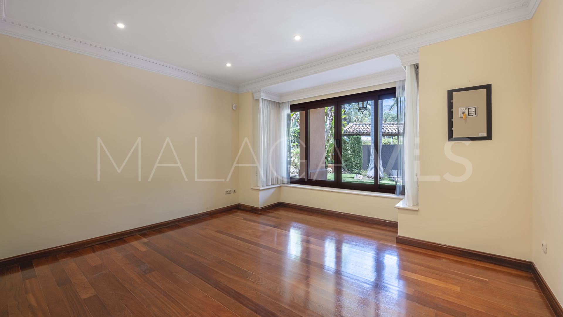 Villa for sale in Altos Reales