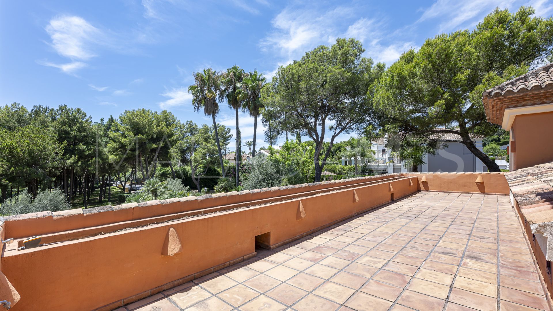 Villa for sale in Altos Reales
