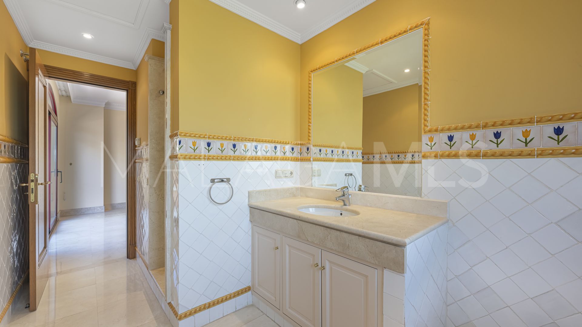Villa for sale in Altos Reales